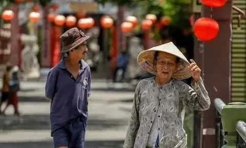 Chuyện bà già mang dép Lào