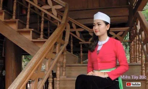 Dãy núi mờ xa