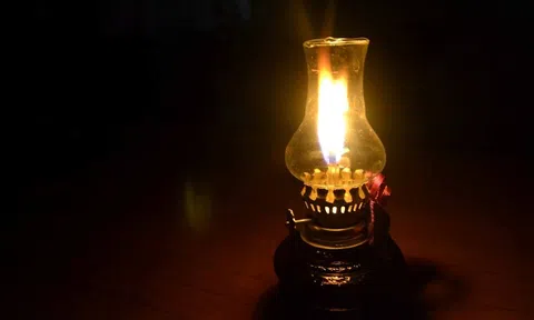 “Cơm đèn” là gì?