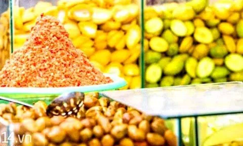 Cóc, ổi, mía ghim- món ăn vặt