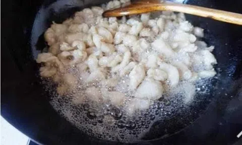 Ăn đụng và tiếng mỡ rang cơm