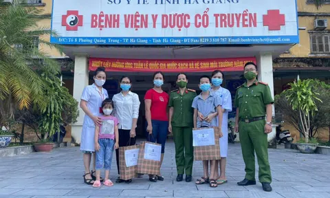 Hà Giang: Mang Tết Trung thu đến với em nhỏ tại bệnh viện Y học cổ truyền tỉnh