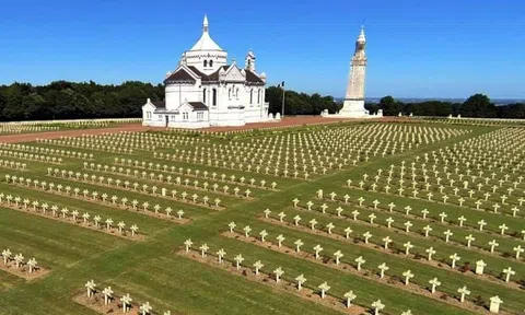 Đài tưởng niệm Quốc tế Notre-Dame-de-Lorette - Nghĩa trang quân sự lớn nhất nước Pháp 