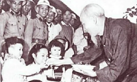 Thư Trung thu gửi các cháu nhi đồng của Chủ tịch Hồ Chí Minh năm 1951
