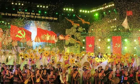 Các tác phẩm văn học nghệ thuật hiện nay rất phong phú, nhưng cần xác định quan điểm: Văn học, nghệ thuật không thể đứng ngoài chính trị