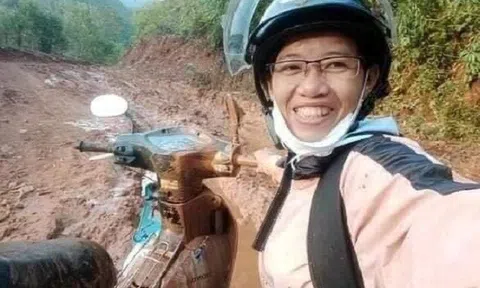 Cô giáo vào làng gieo chữ, ngã xe bùn bê bết vẫn cười – “Mình không đi thì ai dạy bọn trẻ”