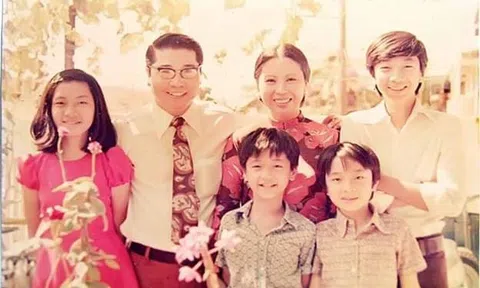 Con là con sông có dòng đục dòng trong...