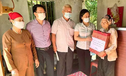 Hải Dương: Thanh Hà thăm, tặng quà người cao tuổi dịp 01/10