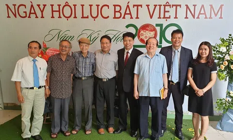 Nghệ sĩ hát rong và những bản du ca sáu tám