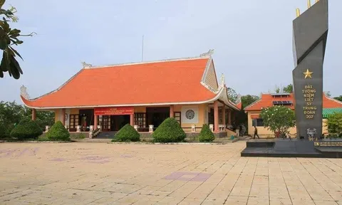 Hoa sữa ở Đá Biên
