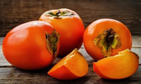 Một chục quả hồng nuốt lão tám mươi