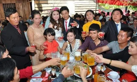 Bi hài chuyện đi mời cưới