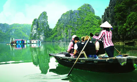 Cái lí của “thăm quan”
