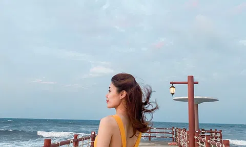 Nốt son em để mưa hôn má