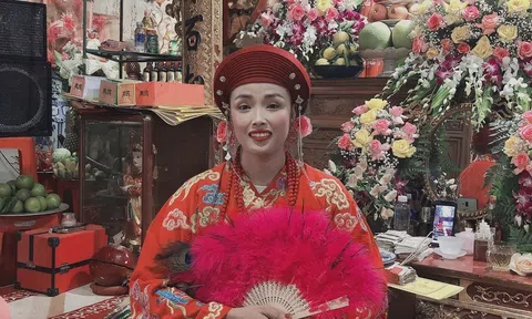 Nghệ nhân, đồng thầy Hồ Thị Kim Thanh (Kim Anh) – Giúp đời giúp người, chọn đạo Mẫu để gửi gắm tâm hồn