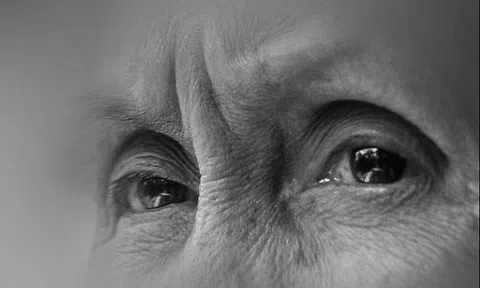 Nước mắt chảy xuôi