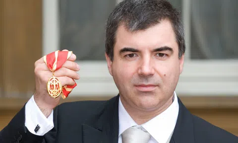 Đối thoại với giáo sư đoạt giải Nobel Vật lý: Phát minh thế kỷ đến từ…cuộn băng dính