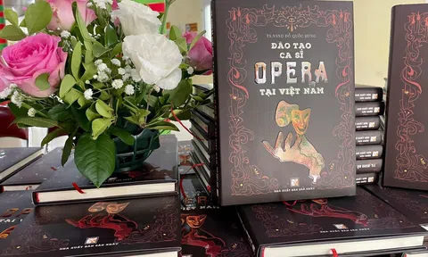 Nghệ sĩ Nhân dân Quốc Hưng ra mắt sách “Đào tạo ca sĩ Opera tại Việt Nam”