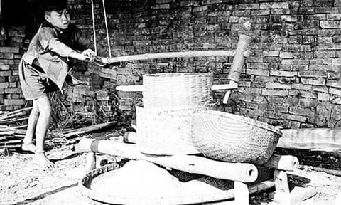 Nước mắt cứ rơi