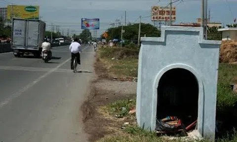 Những ngôi miễu bên đường