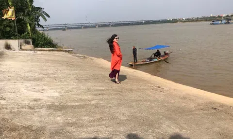 A đam sông Hồng