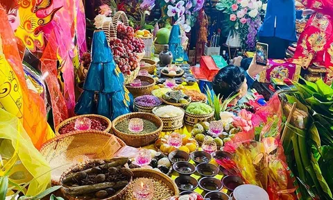 Văn hoá dự lễ hầu đồng xưa và nay, có hay không sự biến tướng?