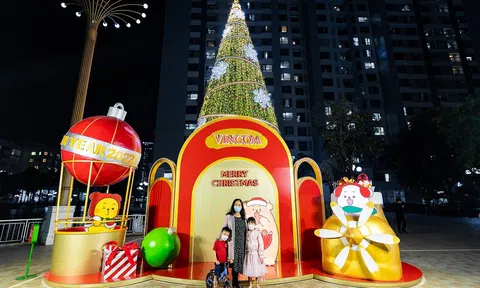 Vincom rực rỡ đón Giáng Sinh, tặng khách hàng hàng nghìn món quà