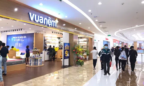 Vua Nệm chính thức xin lỗi sau ồn ào cởi trần quảng cáo trên tàu điện