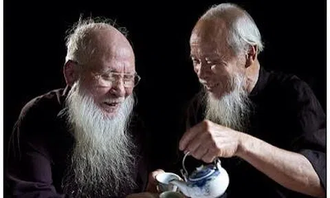 Cuối năm nghĩ về tuổi già 