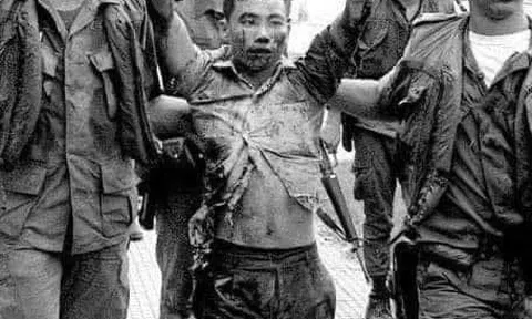 Người chiến sĩ ấy là ai?