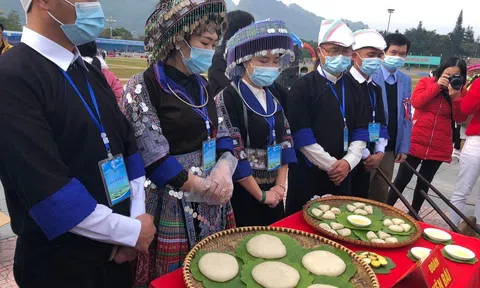 Tiếng sáo chia tay ngày hội