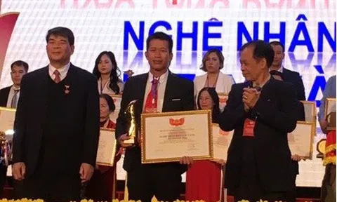 Nghệ nhân Đinh Văn Hùng – “Người thổi hồn” vào những nếp nhà truyền thống