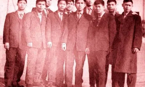 Cùng đứng trong đội ngũ binh chủng tên lửa anh hùng: Trở về với mẹ Việt Nam