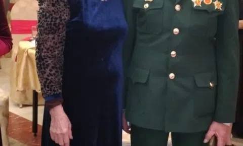 Chuyện tình cùng lớp