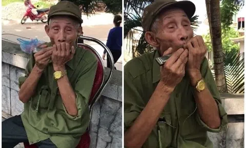 Người lính già thổi kèn bên những ngôi mộ tại nghĩa trang liệt sĩ Thổ Tang