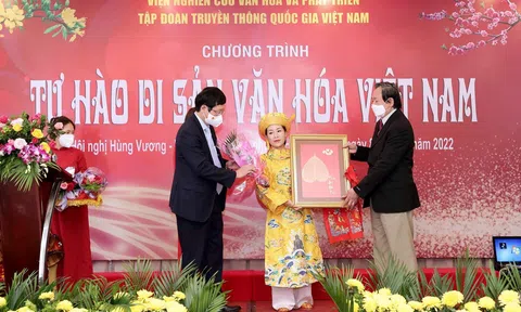 Nghệ nhân Thanh Đồng Dương Thị Hà My bền bỉ giữ lửa nghệ thuật chầu văn.