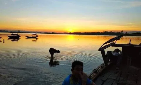 Làng nổi cuối dòng Lam Giang