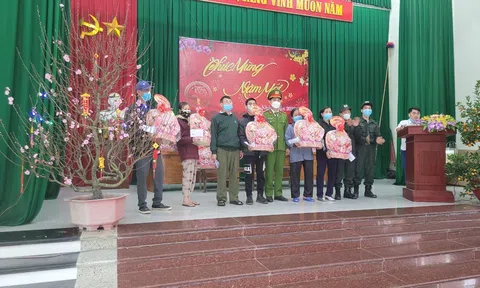 Tặng quà Tết cho gia đình người khuyết tật có hoàn cảnh khó khăn tại huyện Việt Yên
