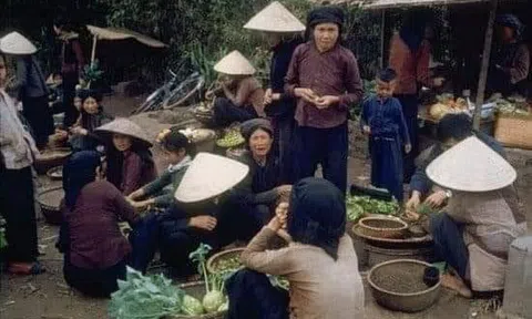 Chợ tết quê xưa: Ngày xưa thích Tết lắm.