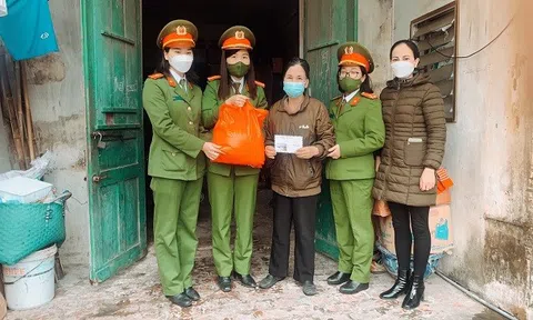 Hưng Yên: Hội phụ nữ Công an thành phố Hưng Yên thăm tặng quà tết cho những hoàn cảnh khó khăn