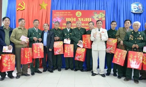 Bắc Giang: Tặng quà Tết cho nạn nhân chất độc Da cam ở huyện Việt Yên