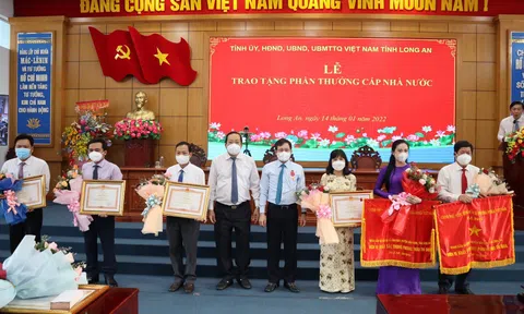 Chủ tịch UBND huyện Bến Lức: Quyết tâm giữ vững lá Cờ Thi đua trong năm 2022