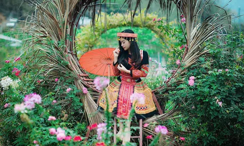 Nữ Cảnh vệ xinh đẹp khoe sắc bên mùa xuân Bản Lác