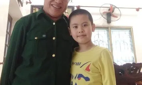 Giúp chồng thăm lại chiến khu xưa nghĩa tình