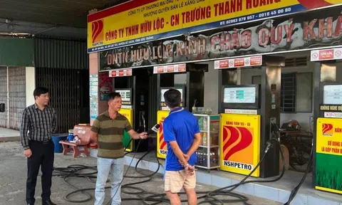 Xử lí nghiêm đơn vị găm 7000 lít xăng treo biển hết xăng chờ tăng giá