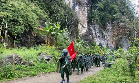 Hai bài thơ của Đinh Văn Sùng