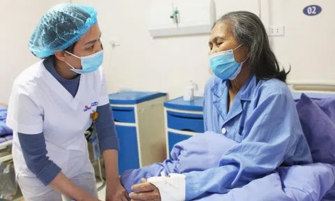 Vĩnh Phúc: Bệnh viện Hữu nghị Lạc Việt phẫu thuật thành công thay khớp háng cả 2 bên cho bệnh nhân cao tuổi