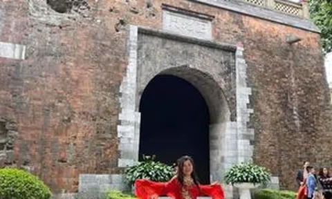 Kỷ niệm 8/3: Đong đưa yếm thắm hoa đào....