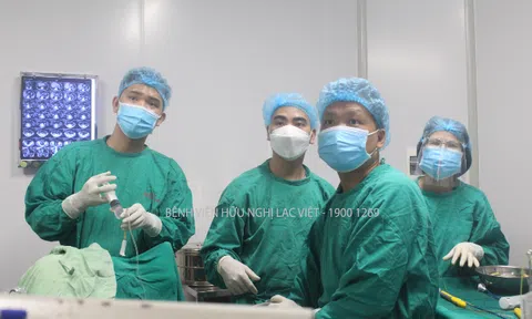 Vĩnh Phúc: Bệnh viện Hữu nghị Lạc Việt điều trị cho bệnh nhân cao tuổi bị sỏi thận bằng phương pháp nội soi ống mềm