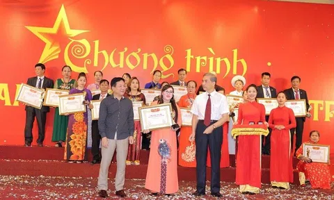 Nghệ nhân Phùng Thị Thực nỗ lực gìn giữ di sản văn hóa